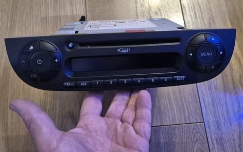 Fiat 500 stereo head unit - head,