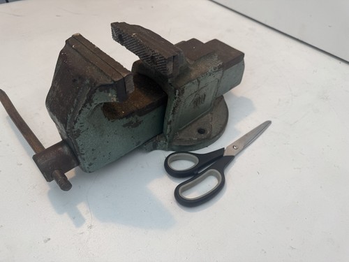 Vintage large bench vice - large,