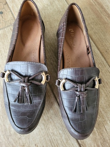 Ladies brown loafer size - tu,