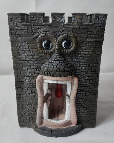 Forbidden corner castle - castle, face