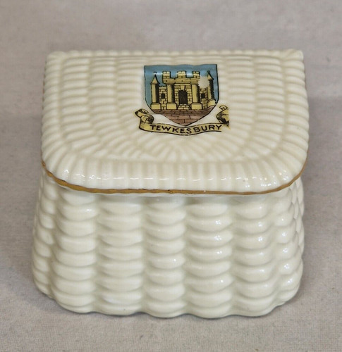 Vintage crested china model - china,
