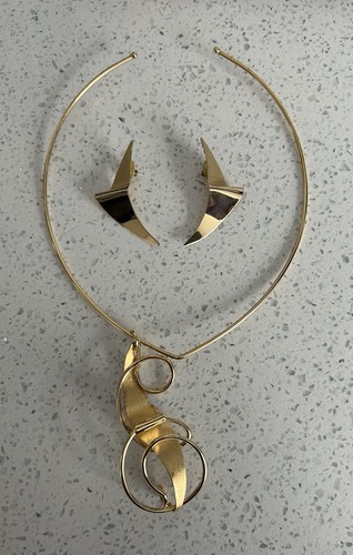 Statement gold tone necklace - statement, gold-tone