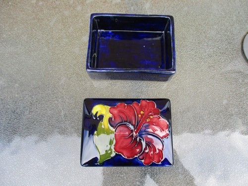 Moorcroft hibiscus on blue - ,