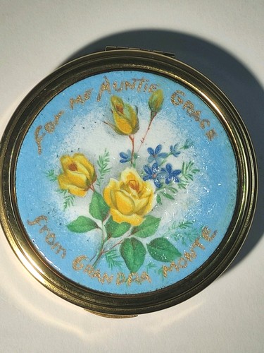 Kigu powder compact - powder,