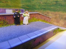 Model Railway Figures (Priest & Bride) ~ OO Gauge REF6414