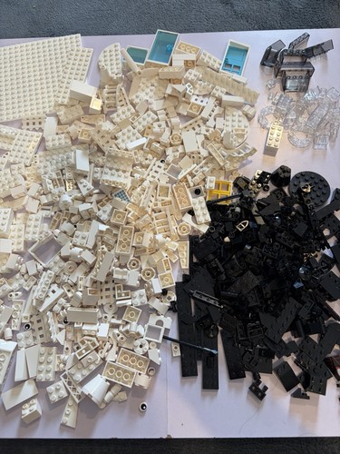 Black and white lego - black, approx