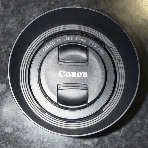 Canon 1 8 ef - mm, f/1.8