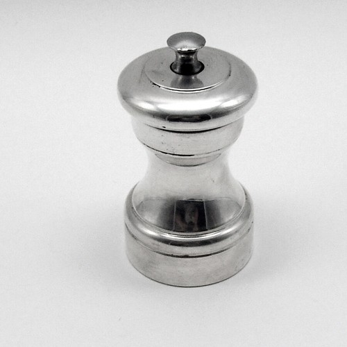 Plain pepper grinder mill - pepper,