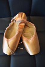 Pink satin Freed classic demi pointe shoes - size 5XX Maker G