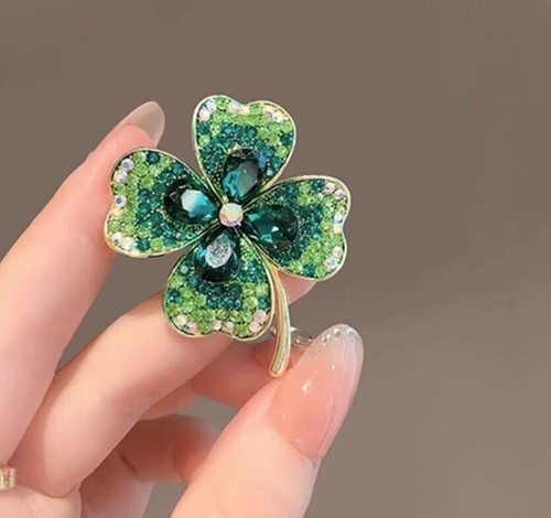 Beautiful crystal clover - crystal,