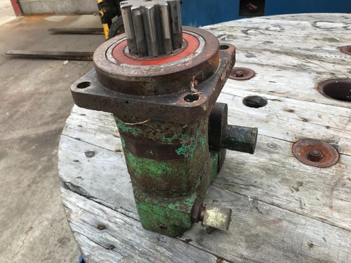 Hydraulic slew motor - 110-15, x