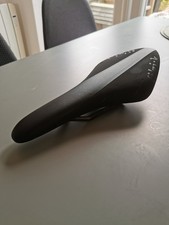 Fizik Arione R1 Braided Carbon  Saddle Regular Black