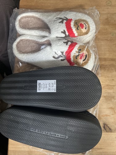 One size slippers - slippers, and