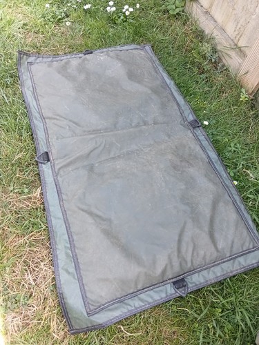 Carp fishing unhooking - unhooking, /