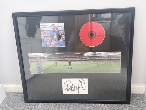 Robbie williams signed photo - /,