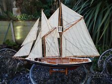 Model Yacht Bluenose Fishing