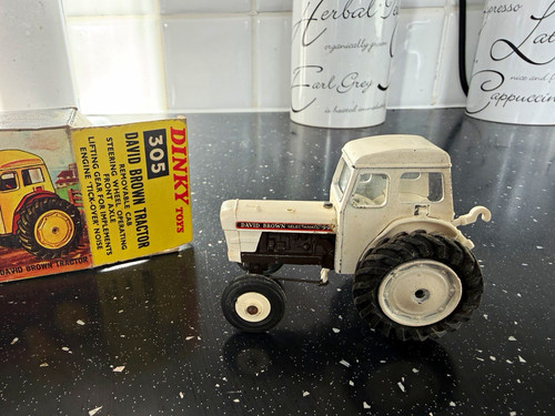 Dinky toys 305 - david, brown