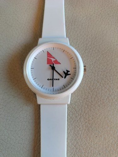 Qantas airways watch working - airways,