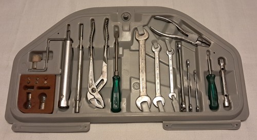 Complete bmw trunk tool - complete,