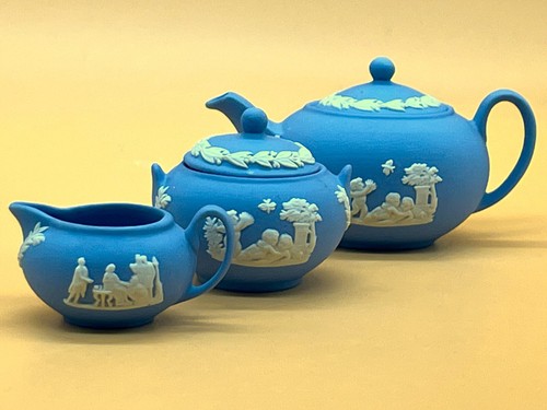 Wedgwood pottery blue - wedgwood,