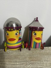 Pylones France  Clockwork Windup Rolling Plastic Birds  Salt & Pepper Shakers