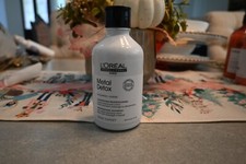 L'OREAL Metal Detox Shampoo |