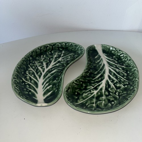 Pair cabbage leaf - a,