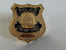 ROYAL CANADIAN MOUNTED POLICE ENAMEL PIN BADGE