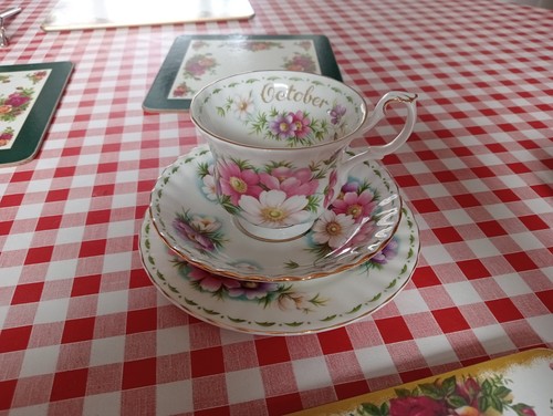 Royal albert bone china - royal,