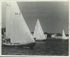 Press Photo Sailboats sailing