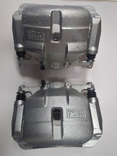 For Nissan Qashqai 07 - 13 Front Pair 2 x Brake Calipers Pair & Carriers