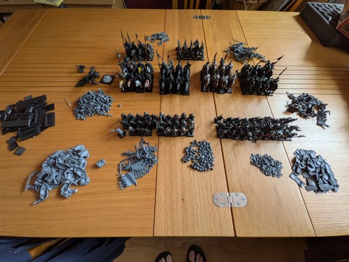 Bretonnian army huge bits - bretonnian,