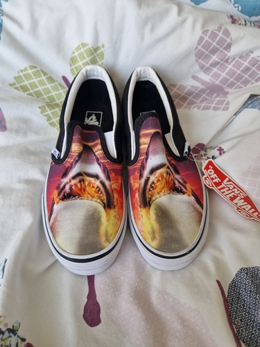 Vans shark classic slip ons - shark,