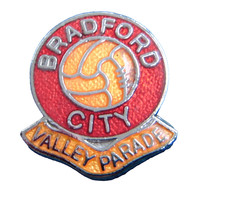 Bradford City VALLEY PARADE Football Club Gomm ball enamel badge