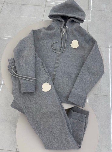 Moncler grey badge rare - moncler,