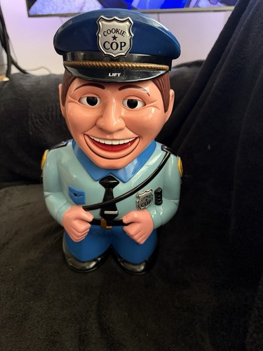 Vintage 2001 cookie - 2001, police
