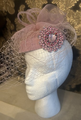 Stunning dusky pink fascinator - pink,