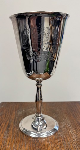 Vintage 1977 silver jubilee - silver,