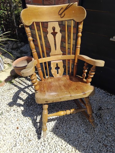 Traditional pine rocking chair - traditional,