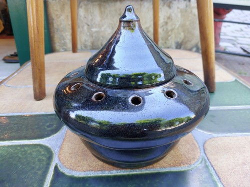 Signed vieyna ceramic pot - signed,