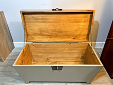 Attractive Vintage Oak French Taupe painted storage chest with lock and handles