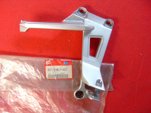 Vfr750 right ar footrest - right,