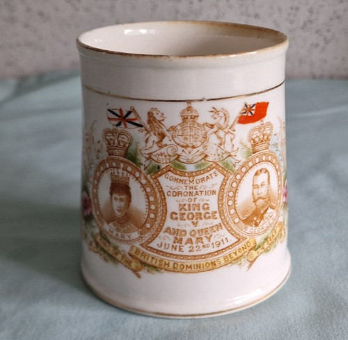 Coronation mug george v - -,