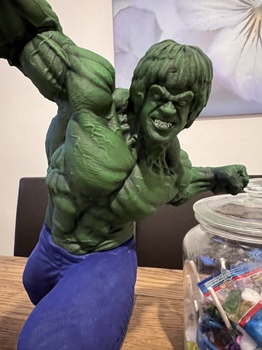 Lou ferrigno hulk sculpture - lou,