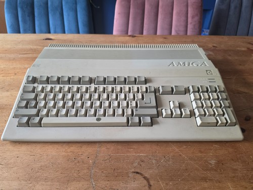 Commodore amiga a500 with 520 - commodore,