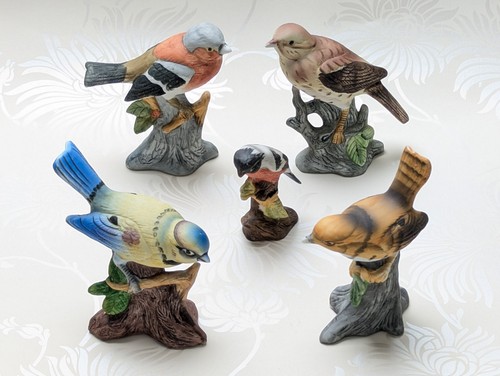 Vintage porcelain wren finch
