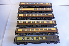 OO Gauge 5 Bachmann and 1