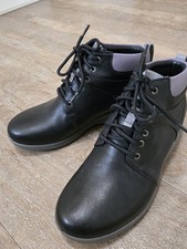 Clarks Womens Size 5 E Leather