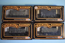 Mainline Railways goods wagons - small rake of 4 in OO gauge, VGC, boxed