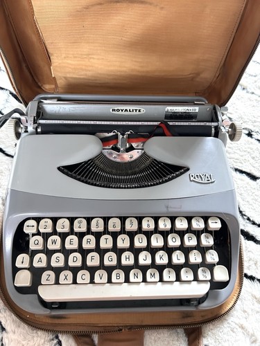 Vintage royalite portable - royalite,